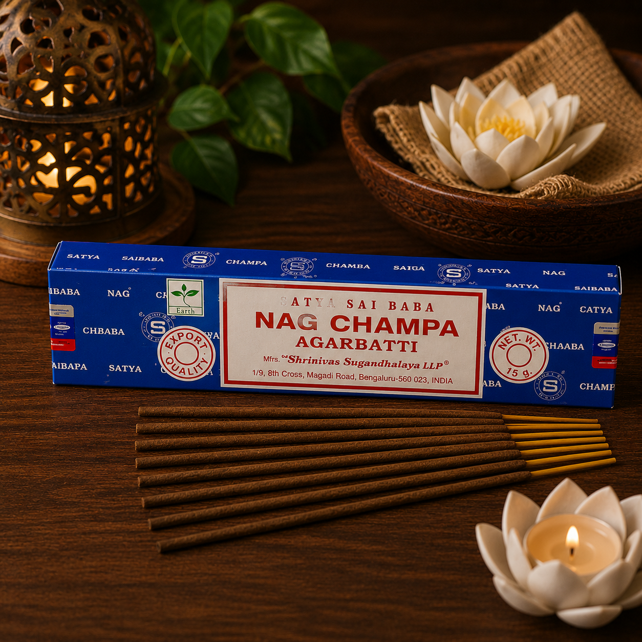 Encens Satya Nag Champa 15g avec bâtonnets d'encens et décoration zen dans une ambiance chaleureuse et apaisante.
